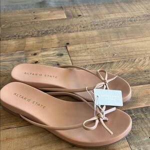 Brand new Altar’d State bow flip plops. Tan, size 6.